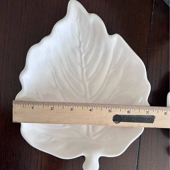Lot of 2 Leaf Shaped Ceramic Plates or Jewelry Dish. Simply Gorgeous! - Picture 5 of 6